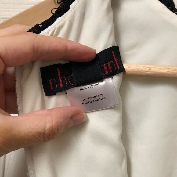 Nha Khanh Colorblock Mesh Embroidered Lace Gown - Picture 5 of 6